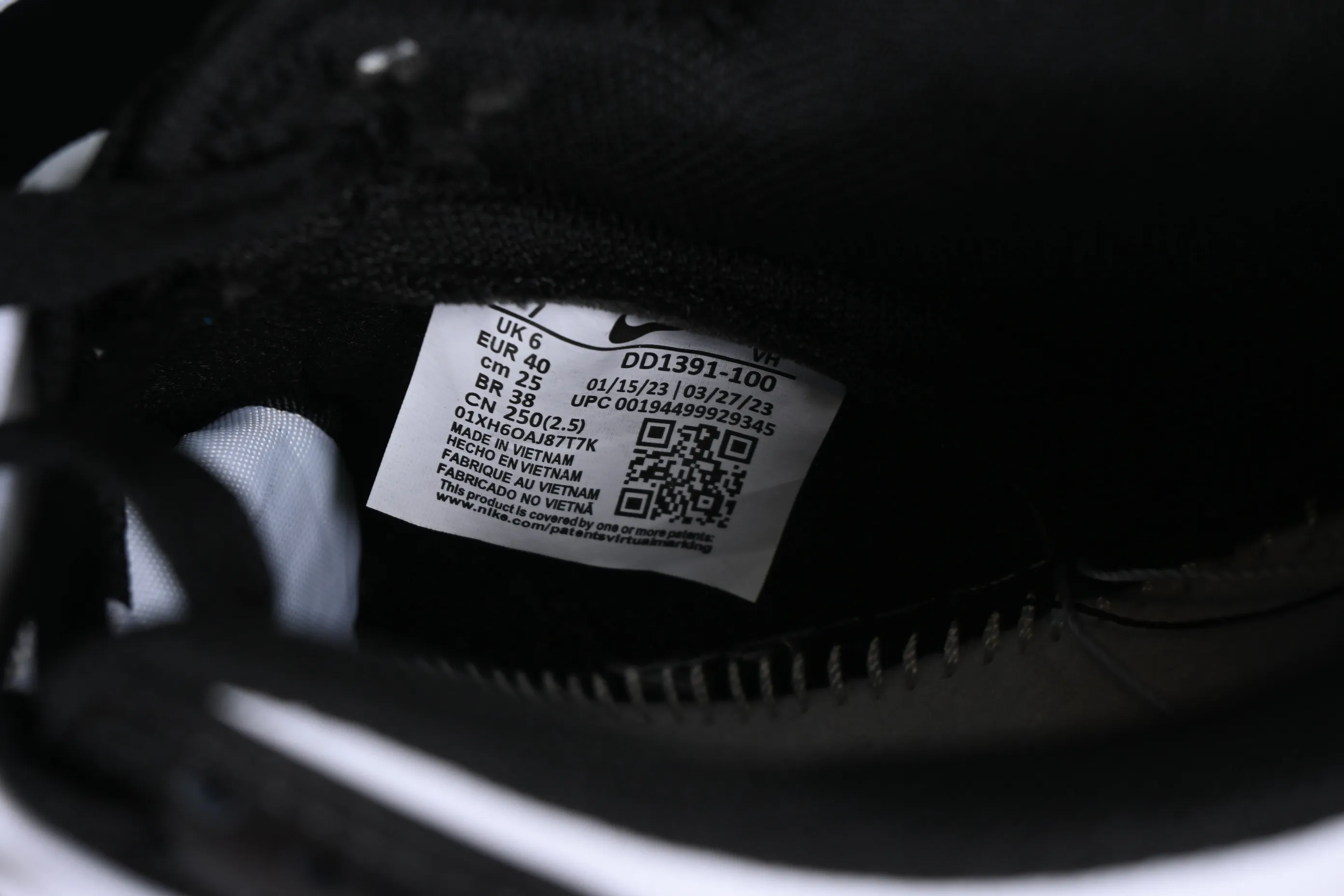 All Categories Nk SB Dunk Series Nk SB Dunk Low Low-top sneakers Nk Dunk Low Black and White Panda Customized version of deconstructed strap casual sneakers DD1391-100